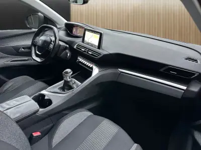 Peugeot 3008 2016 - 13800 EUR, 207000 km - AUTO.MOTO.pt - 207000km - foto 9 de 16