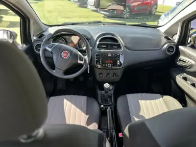 Fiat Punto 2018 - 10990 EUR, 83900 km - AUTO.MOTO.pt - 83900km - foto 14 de 20