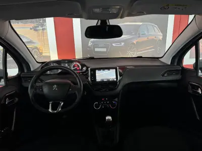 Peugeot 208 2018 - 13500 EUR, 100609 km - AUTO.MOTO.pt - 100609km - foto 21 de 21