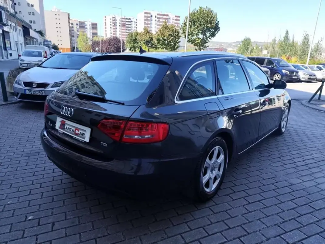 Audi A4 Avant 2010 - 10980 EUR, 243000 km - 243000km - foto 25 de 33