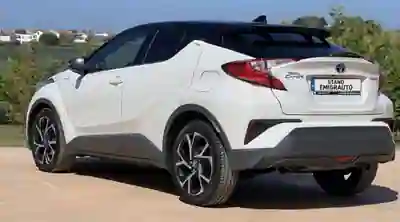 Toyota C-HR 2016 - 12000 EUR, 130000 km - AUTO.MOTO.pt - 130000km - foto 3 de 8