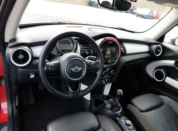MINI Cooper 2016 - 14990 EUR, 148000 km - AUTO.MOTO.pt - 148000km - foto 9 de 20