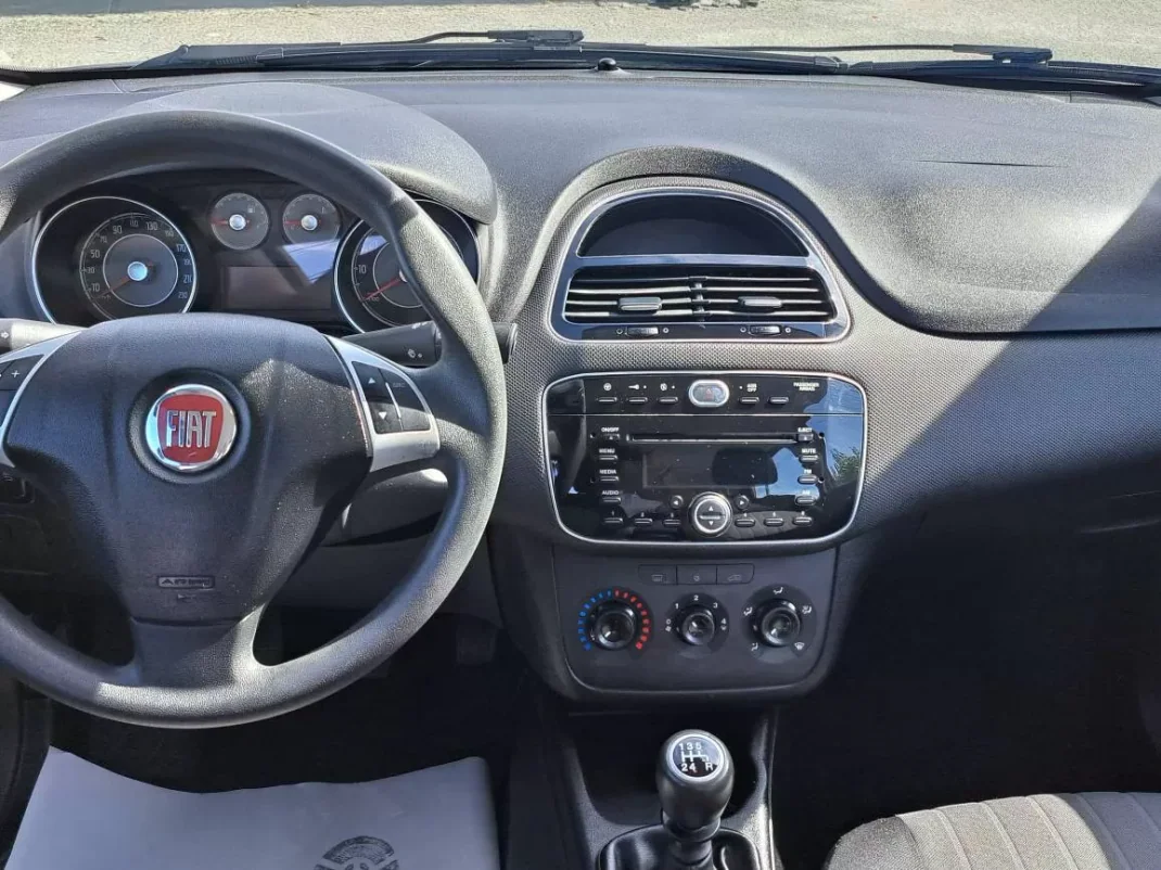 Fiat Punto 2017 - 8900 EUR, 69772 km - AUTO.MOTO.pt - 69772km - foto 11 de 39