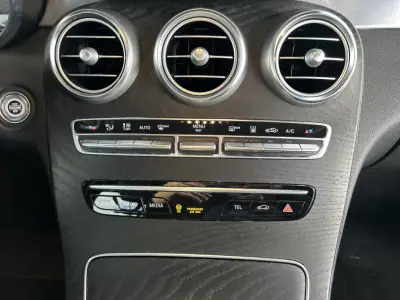 Mercedes-Benz C 300 2020 - 28499 EUR, 118000 km - AUTO.MOTO.pt - 118000km - foto 17 de 26