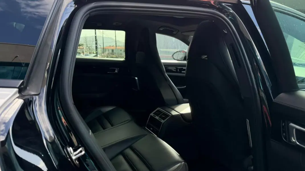 Porsche Panamera Sport Turismo 2018 - 72900 EUR, 99200 km - AUTO.MOTO.pt - 99200km - foto 15 de 16