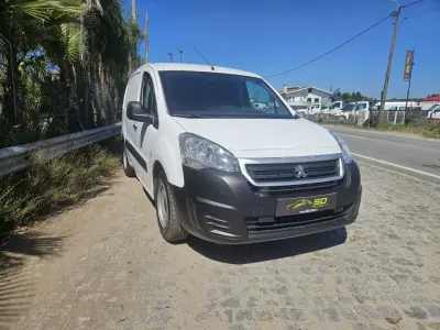 Peugeot PARTNER GIRAFON 2018 - 8750 EUR, 210000 km - AUTO.MOTO.pt - 210000km - foto 3 de 8