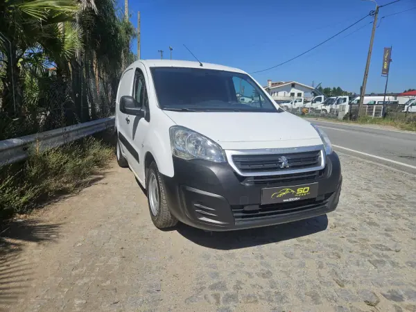 Peugeot PARTNER GIRAFON 2018 - 8750 EUR, 210000 km - AUTO.MOTO.pt - 210000km - foto 3 de 8