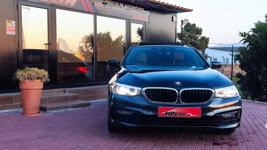 BMW 520 2018 - 29990 EUR, 130000 km - AUTO.MOTO.pt - 130000km - foto 40 de 43