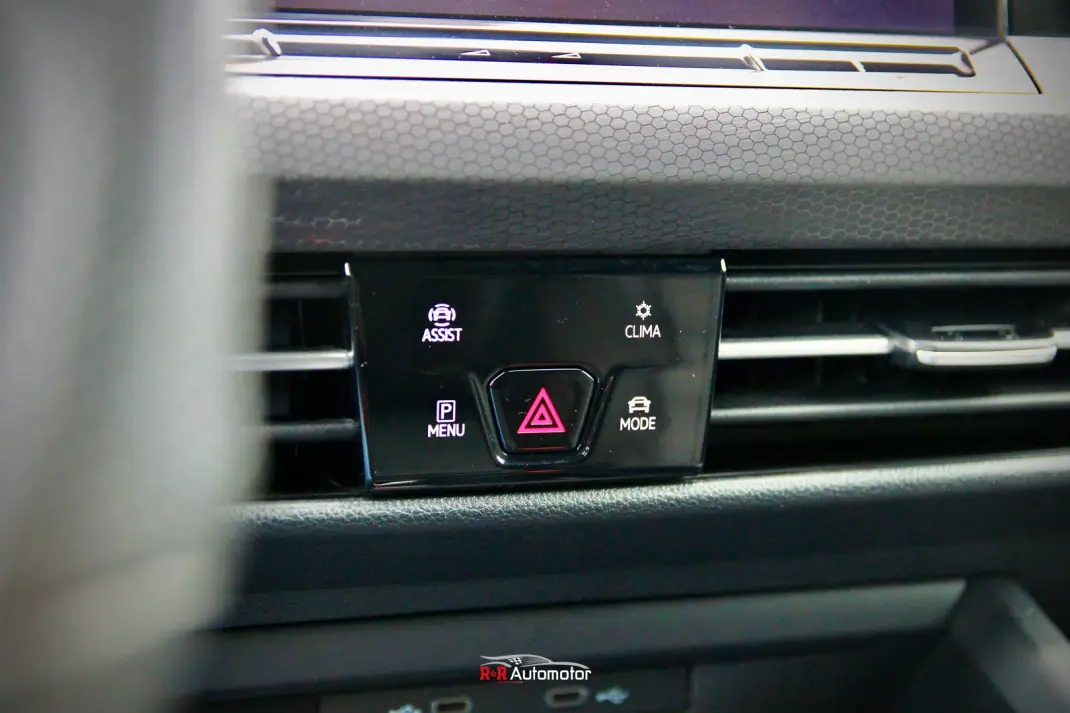 Volkswagen Golf 2021 - 34250 EUR, 54000 km - AUTO.MOTO.pt - 54000km - foto 37 de 46
