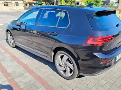 Volkswagen Golf 2023 - 28000 EUR, 40000 km - AUTO.MOTO.pt - 40000km - foto 3 de 10
