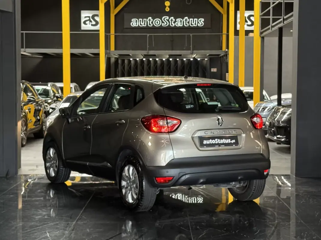 Renault Captur 2016 - 10990 EUR, 67180 km - AUTO.MOTO.pt - 67180km - foto 7 de 30
