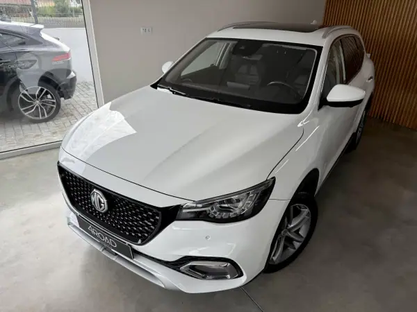 MG EHS 1.5 T-GDI Plug-in Hybrid Luxury 2021 Hybrid Plug-In — 83 000 km MG EHS 1.5 T-GDI Plug-in Hybrid Luxury 2021 Hybrid Plug-In