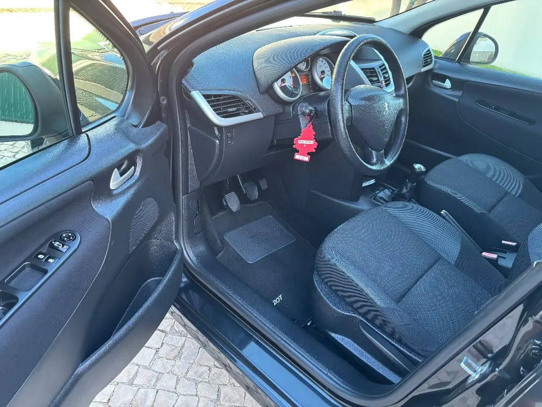 Peugeot 207 2010 - 5450 EUR, 162760 km - 162760km - foto 7 de 13