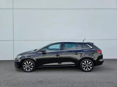 Renault Mégane 2021 - 15400 EUR, 63000 km - AUTO.MOTO.pt - 63000km - foto 4 de 30