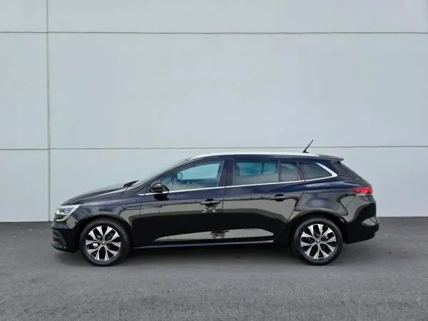 Renault Mégane 2021 - 15400 EUR, 63000 km - AUTO.MOTO.pt - 63000km - foto 4 de 30