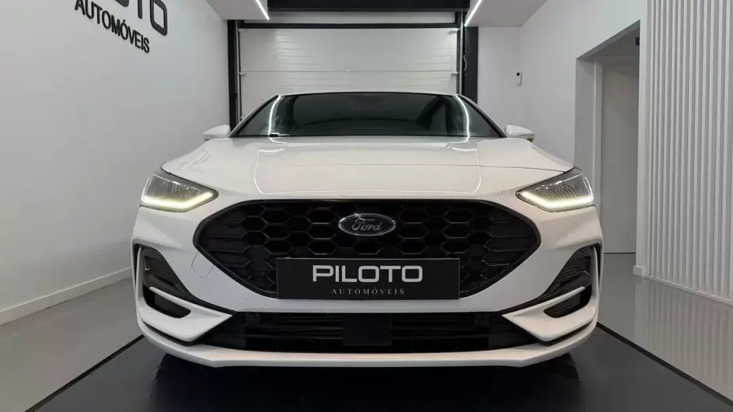Ford Focus 2025 - 22990 EUR, 11701 km - AUTO.MOTO.pt - 11701km - foto 3 de 35