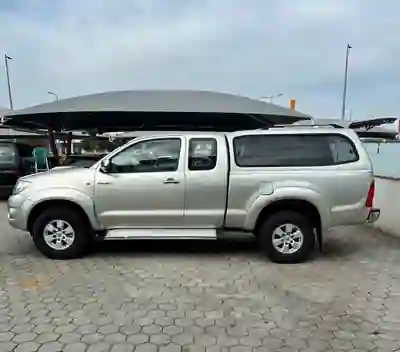 Toyota Hilux 2010 - 24000 EUR, 190115 km - AUTO.MOTO.pt - 190115km - foto 2 de 10