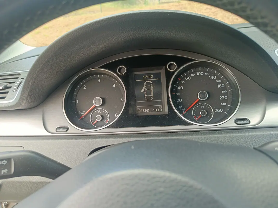 Volkswagen Passat 2012 - 7000 EUR, 305000 km - 305000km - foto 4 de 4