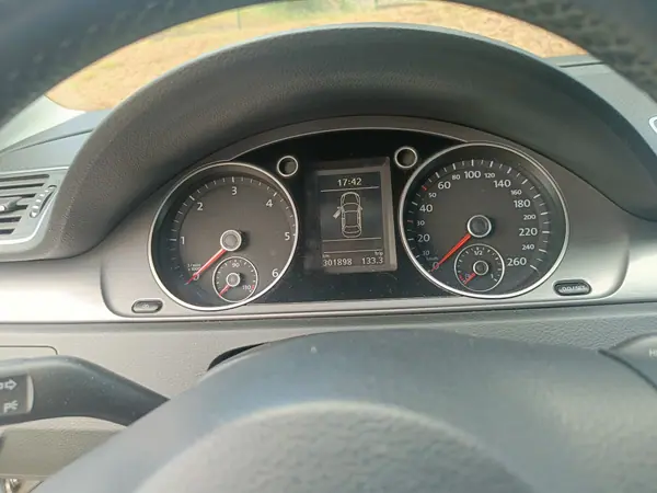 Volkswagen Passat 2012 - 7000 EUR, 305000 km - 305000km - foto 4 de 4