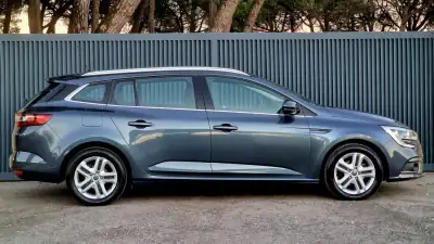Renault Mégane Sport Tourer 2019 - 15990 EUR, 80068 km - AUTO.MOTO.pt - 80068km - foto 5 de 24