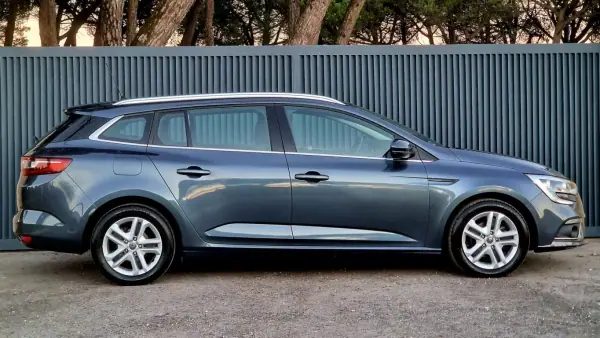 Renault Mégane Sport Tourer 2019 - 15990 EUR, 80068 km - AUTO.MOTO.pt - 80068km - foto 5 de 24