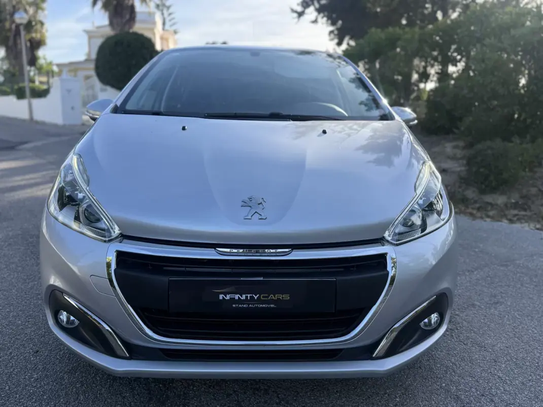 Peugeot 208 2016 - 8999 EUR, 44000 km - AUTO.MOTO.pt - 44000km - foto 2 de 18