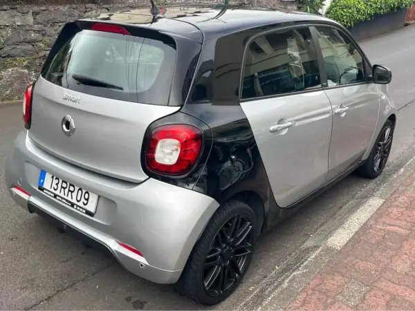 Smart ForFour 2016 - 14500 EUR, 62000 km - AUTO.MOTO.pt - 62000km - foto 3 de 7