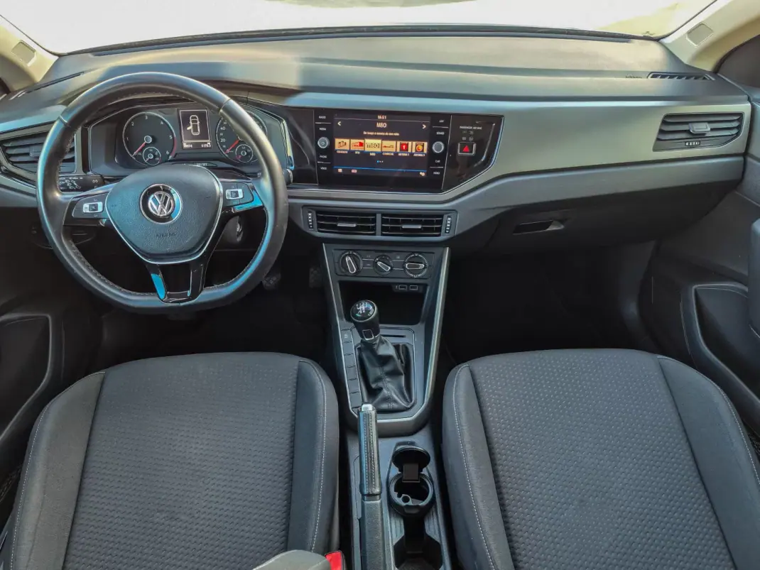 Volkswagen Polo 2018 - 12900 EUR, 99947 km - AUTO.MOTO.pt - 99947km - foto 10 de 11