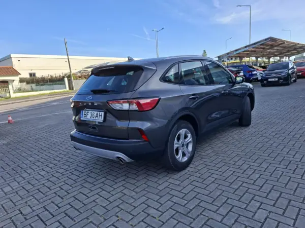 Ford Kuga 2021 - 21000 EUR, 59800 km - AUTO.MOTO.pt - 59800km - foto 6 de 36