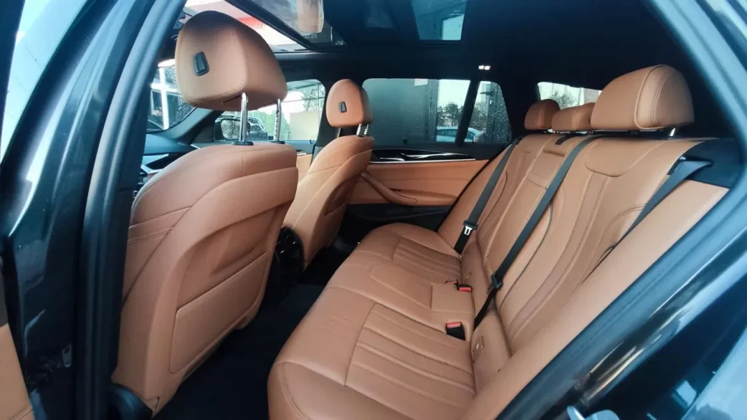 BMW 520 2018 - 29990 EUR, 130000 km - AUTO.MOTO.pt - 130000km - foto 23 de 43