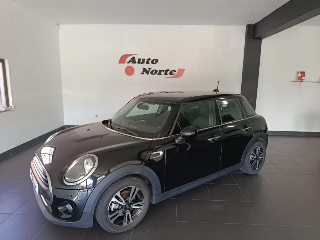 MINI Cooper 2019 - 16200 EUR, 80000 km - 80000km - foto 2 de 52