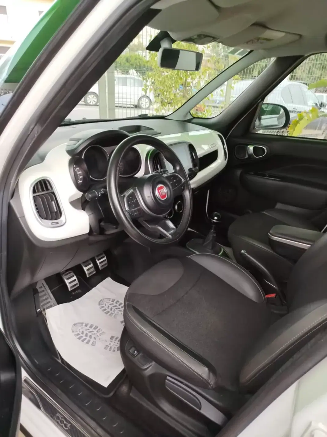 Fiat 500L 2019 - 15800 EUR, 98150 km - AUTO.MOTO.pt - 98150km - foto 1 de 8