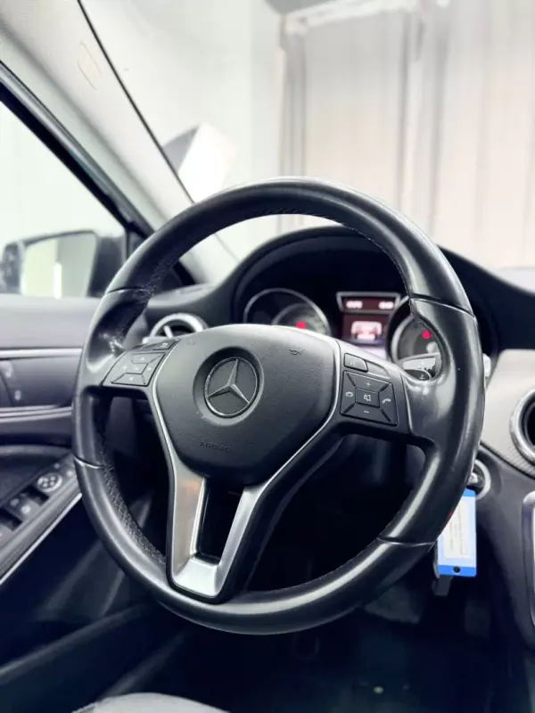 Mercedes-Benz GLA 200 2015 - 17000 EUR, 194000 km - AUTO.MOTO.pt - 194000km - foto 15 de 21