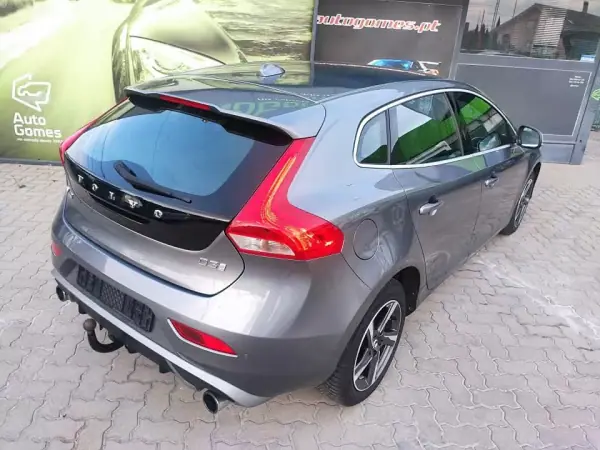 Volvo V40 2018 - 17500 EUR, 185000 km - AUTO.MOTO.pt - 185000km - foto 17 de 28