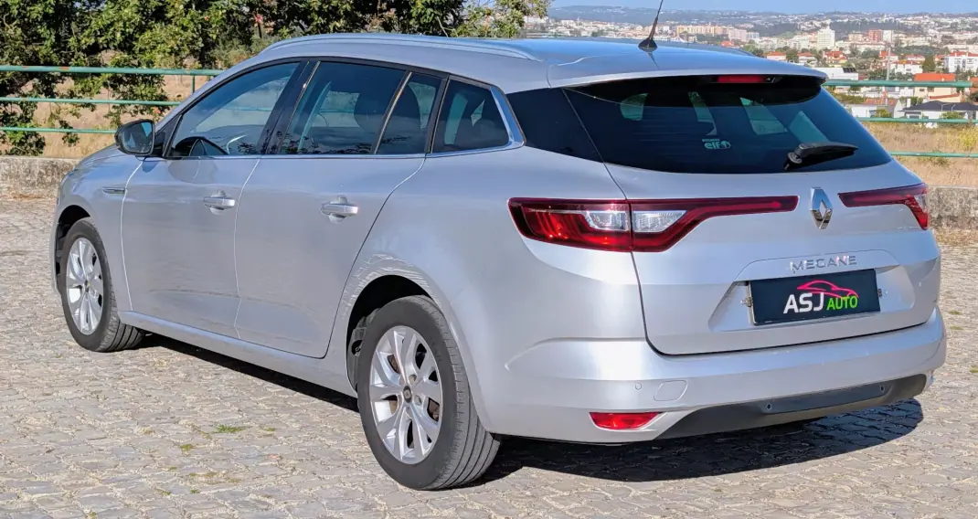 Renault Mégane Sport Tourer 2019 - 9500 EUR, 206229 km - 206229km - foto 9 de 21