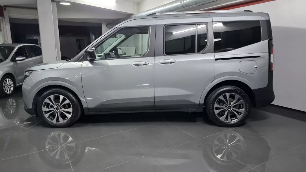 Ford Tourneo Courier 2024 - 24990 EUR, 15000 km - AUTO.MOTO.pt - 15000km - foto 2 de 29