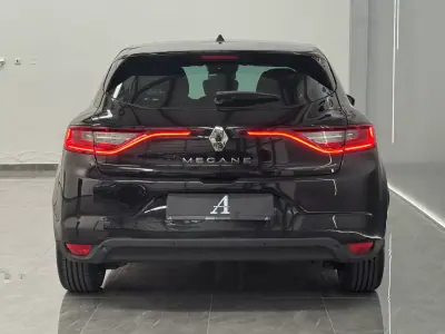 Renault Mégane 2019 - 15990 EUR, 111900 km - 111900km - foto 16 de 28