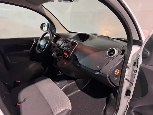 Renault KANGOO MAXI 1.5 DCI BUSINESS S/S 2020 - 13750 EUR, 151000 km - AUTO.MOTO.pt - 151000km - foto 30 de 33