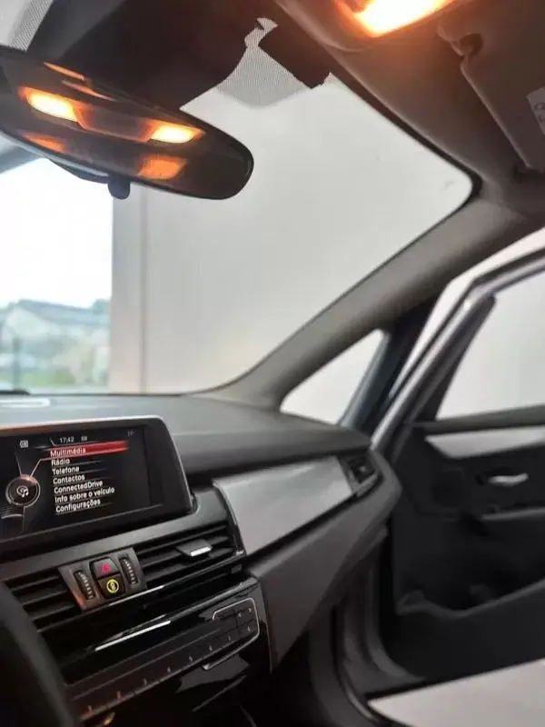BMW 216 Active Tourer 2017 - 10990 EUR, 253813 km - AUTO.MOTO.pt - 253813km - foto 9 de 17