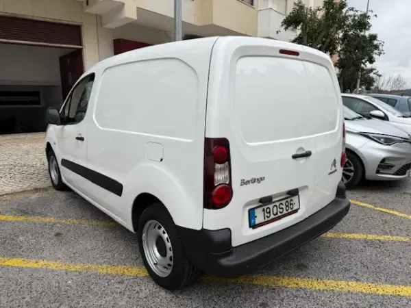 Citroën Berlingo 2015 - 7900 EUR, 221000 km - AUTO.MOTO.pt - 221000km - foto 11 de 29