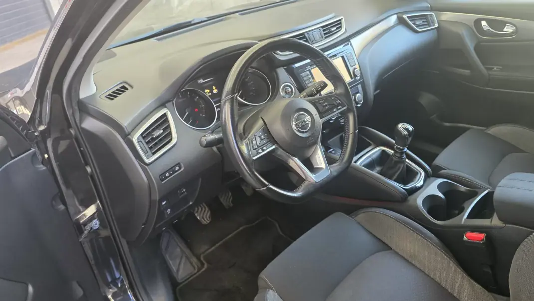 Nissan Qashqai 2018 - 15990 EUR, 92000 km - AUTO.MOTO.pt - 92000km - foto 4 de 6