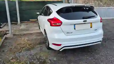 Ford Focus 2017 - 9995 EUR, 127234 km - AUTO.MOTO.pt - 127234km - foto 5 de 15