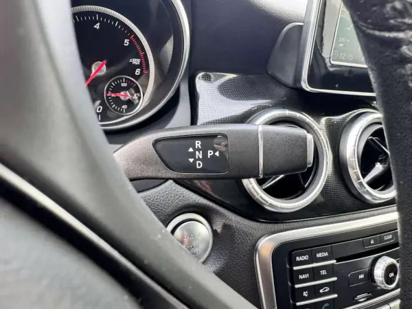 Mercedes-Benz CLA 180 2018 - 21500 EUR, 179900 km - AUTO.MOTO.pt - 179900km - foto 9 de 25