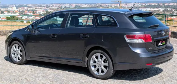 Toyota Avensis SW 2010 - 6900 EUR, 274056 km - AUTO.MOTO.pt - 274056km - foto 10 de 21