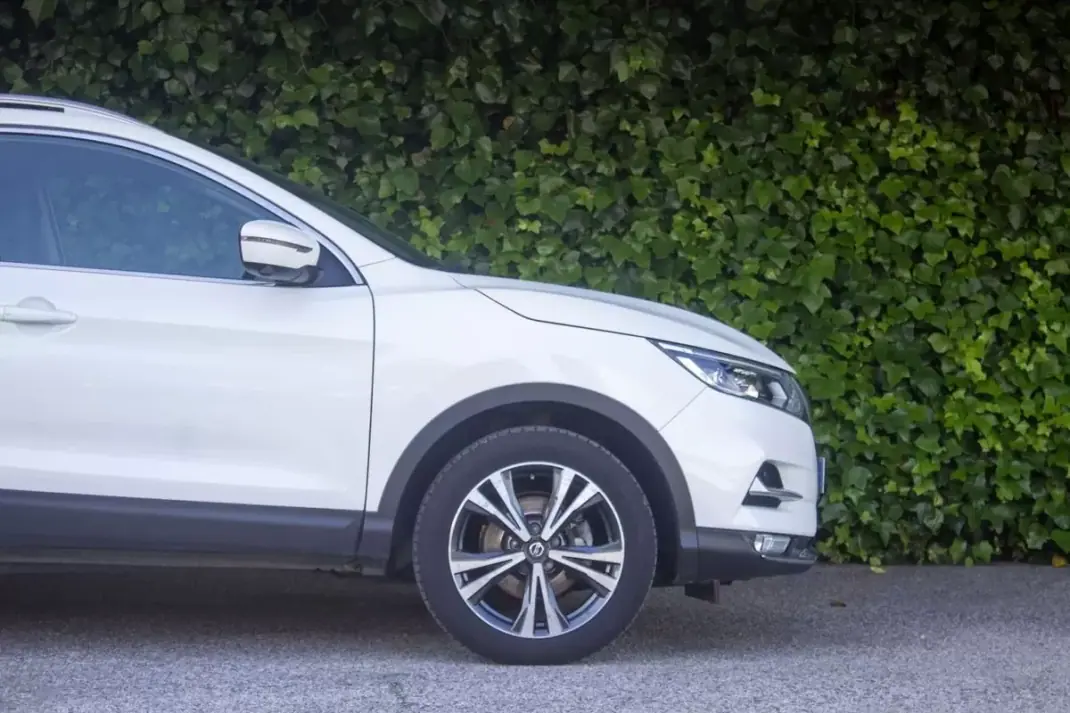 Nissan Qashqai 2019 - 16900 EUR, 84000 km - AUTO.MOTO.pt - 84000km - foto 5 de 18