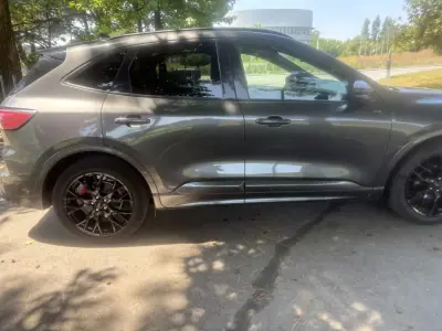 Ford Kuga 2023 - 20500 EUR, 65000 km - AUTO.MOTO.pt - 65000km - foto 17 de 30