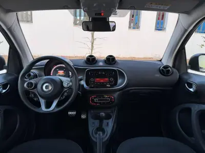 Smart ForTwo Coupé 2019 - 12750 EUR, 70000 km - AUTO.MOTO.pt - 70000km - foto 14 de 27