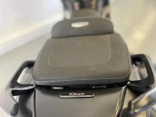 Yamaha TMAX 2016 - 8990 EUR, 27000 km - AUTO.MOTO.pt - 27000km - foto 30 de 35