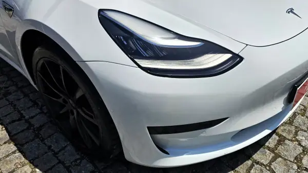 Tesla Model 3 2020 - 25500 EUR, 99000 km - AUTO.MOTO.pt - 99000km - foto 20 de 25