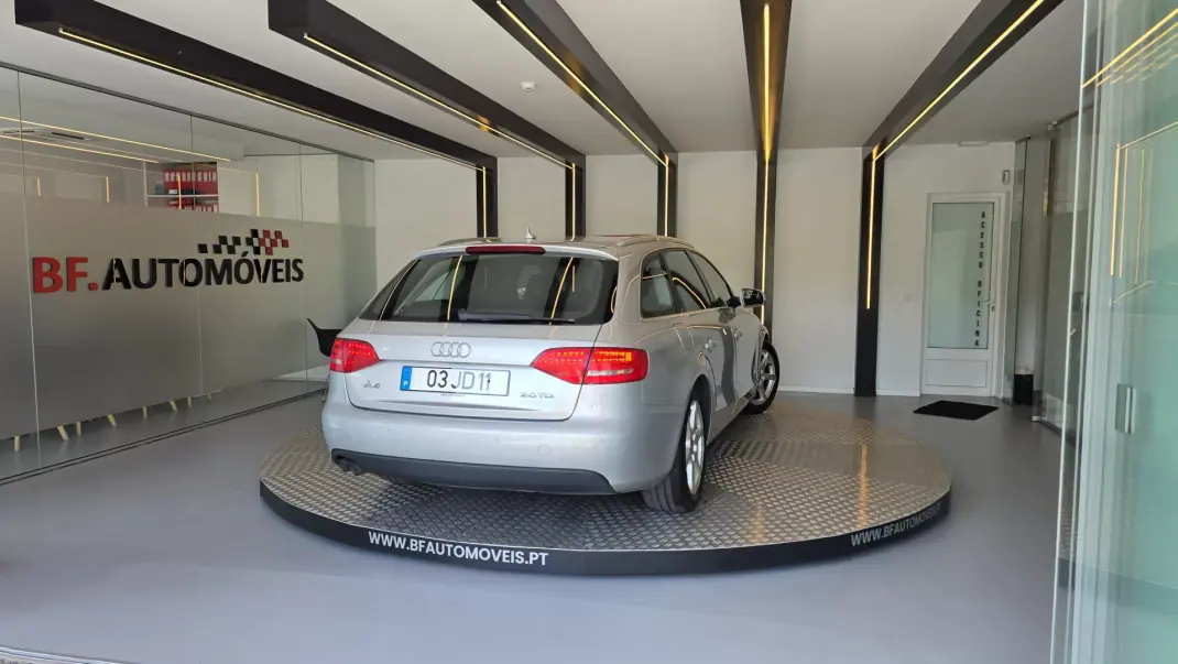 Audi A4 Avant 2010 - 9500 EUR, 253856 km - AUTO.MOTO.pt - 253856km - foto 18 de 52
